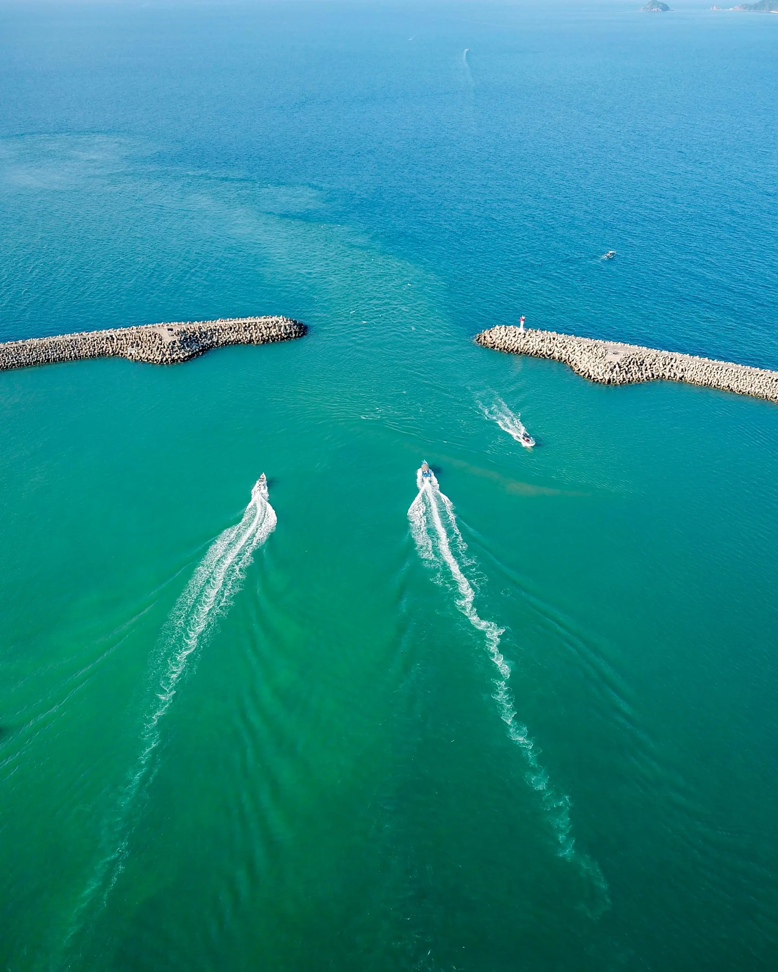 Running out through a real color change — green inshore water meeting clean blue offshore. Edges like this are exactly what the chlorophyll layer maps.